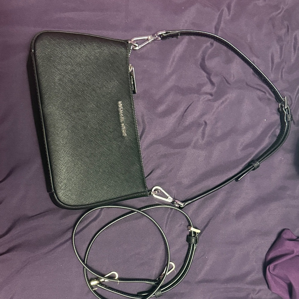 Michael Kors Elegant Black Shoulder Bag - Picture 2 of 5